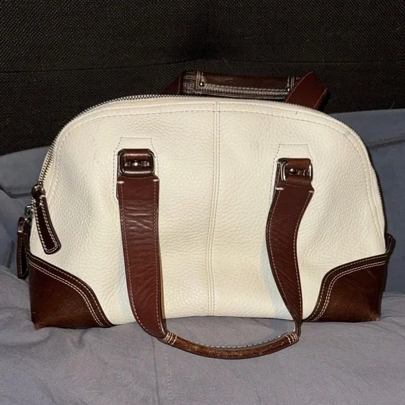 Vintage Coach White and Brown Penble Leather bag - Picture 5 of 16
